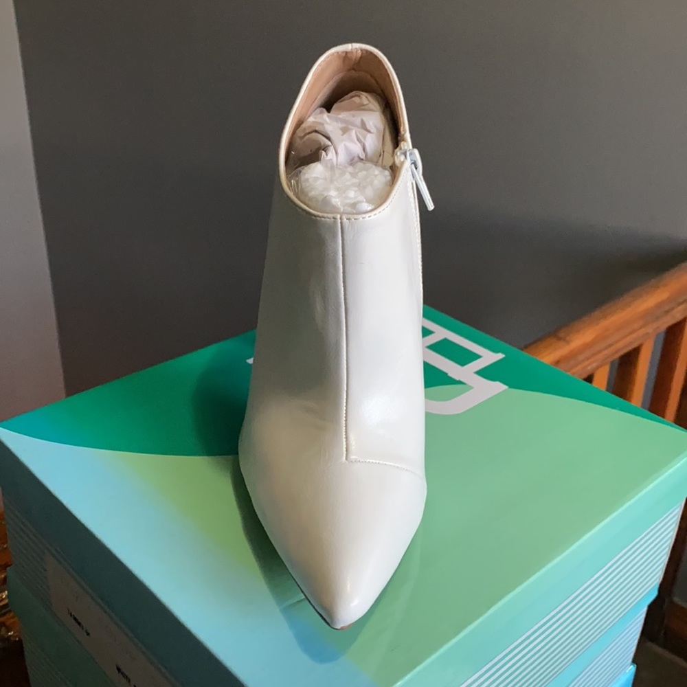 SALE - BOGO 3 for $20 🔥 OFF WHITE ANKLE BOOTIE - Picture 3 of 6